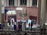 Roraty z dziećmi i św. Mikołajem